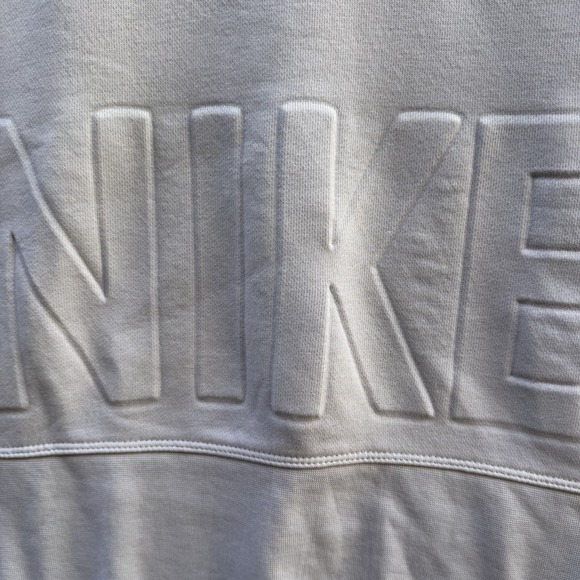 Nike Women's Long-Sleeved Versa Crew Cropped Sweatshirt AH8436-008 Cream Size Sm - Picture 3 of 8